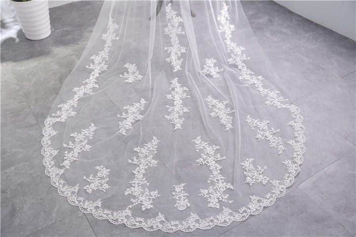 Voile de Mariée Élégant à Deux Niveaux avec Appliques