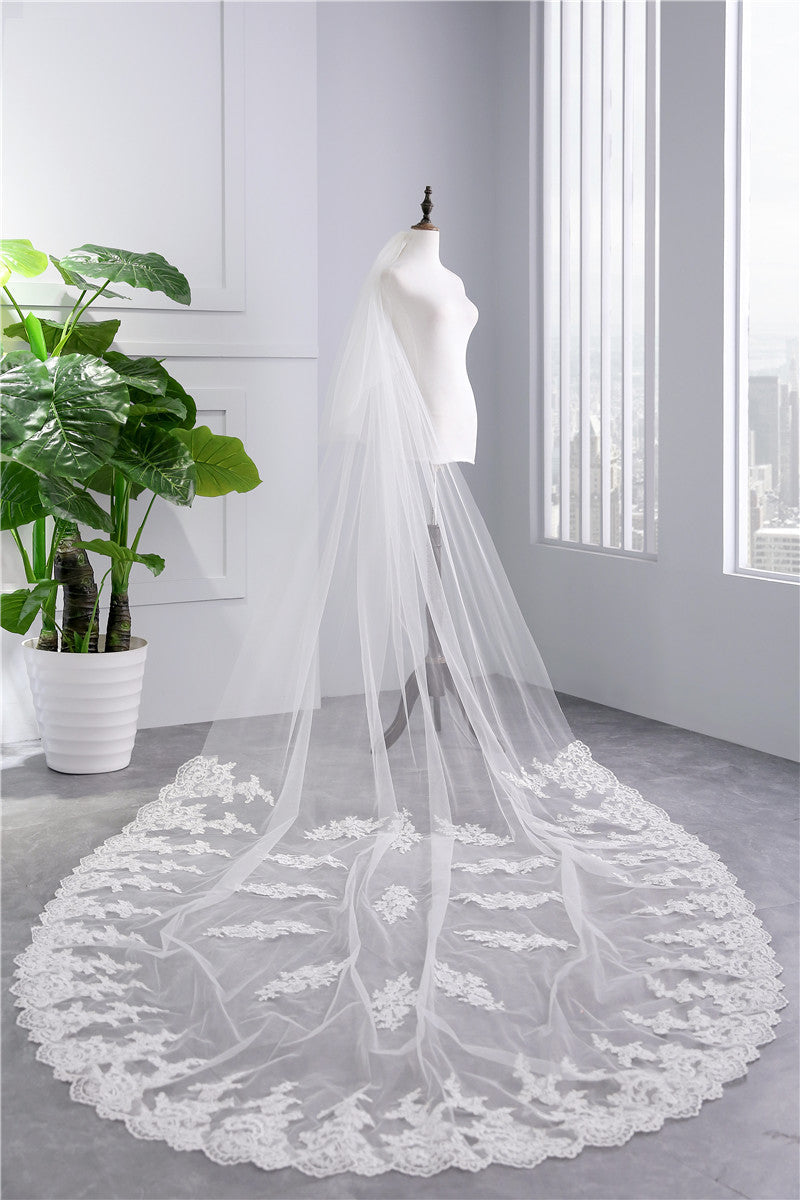Voile de Mariée en Dentelle à Deux Niveaux avec Appliques