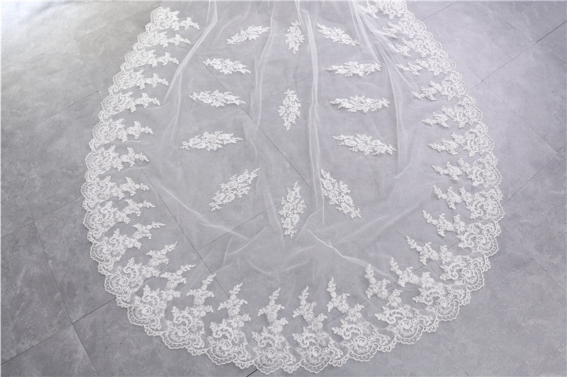 Voile de Mariée en Dentelle à Deux Niveaux avec Appliques