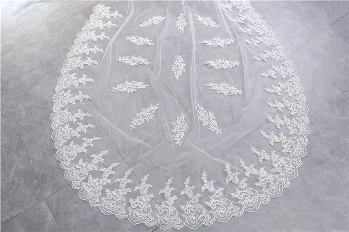 Voile de Mariée en Dentelle à Deux Niveaux avec Appliques