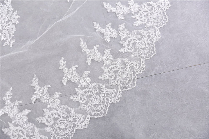Voile de Mariée en Dentelle à Deux Niveaux avec Appliques