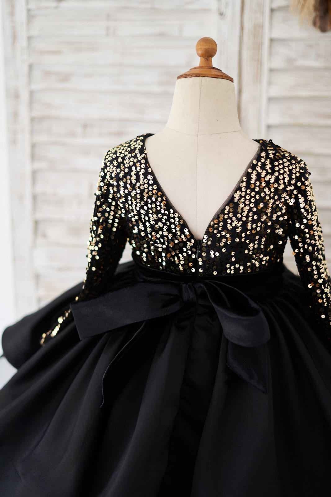 Robe Noire à Paillettes Jusqu'Aux Genoux