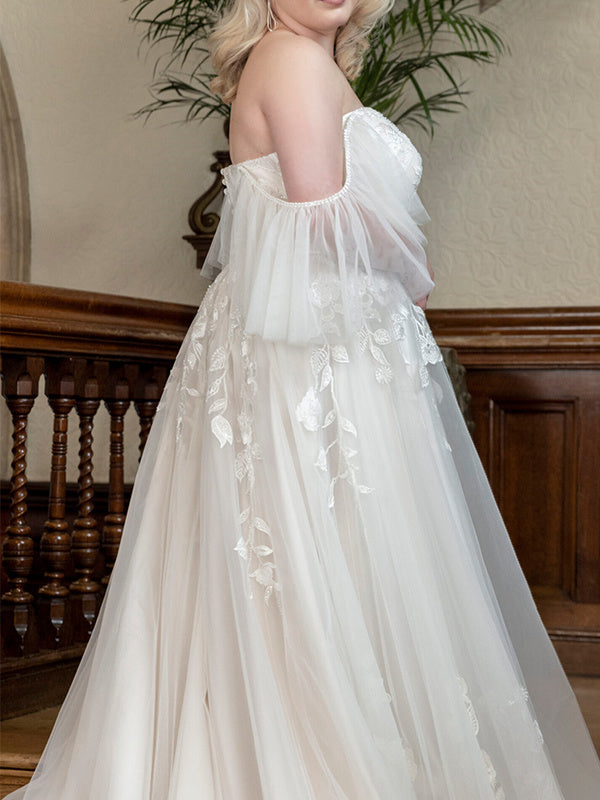 Robe de Mariée Trapèze/Princesse à Épaules Dénudées et Traîne à Balayage Sans Manches en Tulle avec Appliques en Dentelle