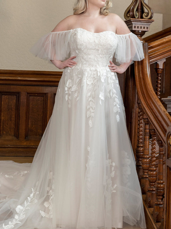 Robe de Mariée Trapèze/Princesse à Épaules Dénudées et Traîne à Balayage Sans Manches en Tulle avec Appliques en Dentelle