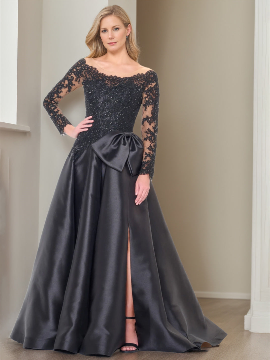 Robe de Mariée Trapèze/Princesse à Manches Longues et Col en V avec Nœud