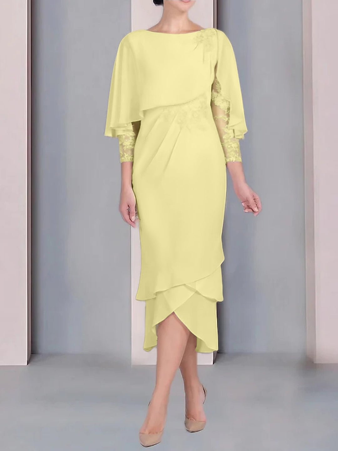 Robe de Mère de la Mariée Fourreau/Colonne à Manches Courtes et Longueur Thé avec Appliques et Dentelle