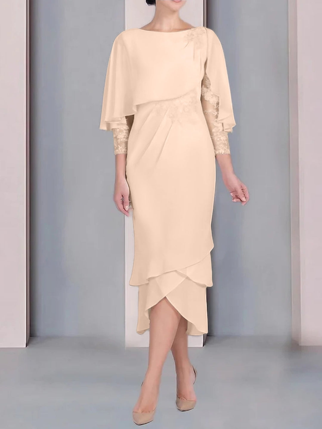 Robe de Mère de la Mariée Fourreau/Colonne à Manches Courtes et Longueur Thé avec Appliques et Dentelle