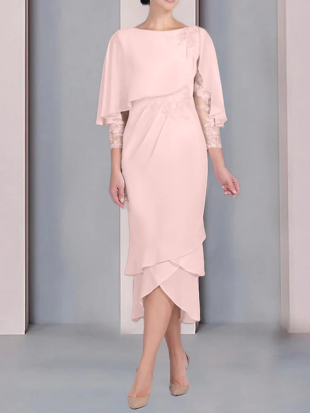 Robe de Mère de la Mariée Fourreau/Colonne à Manches Courtes et Longueur Thé avec Appliques et Dentelle