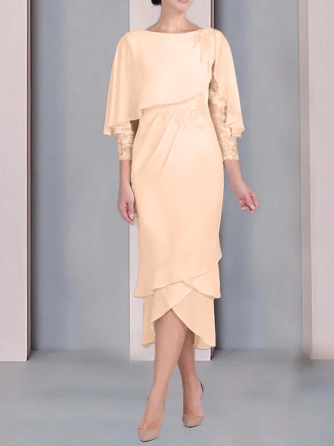 Robe de Mère de la Mariée Fourreau/Colonne à Manches Courtes et Longueur Thé avec Appliques et Dentelle