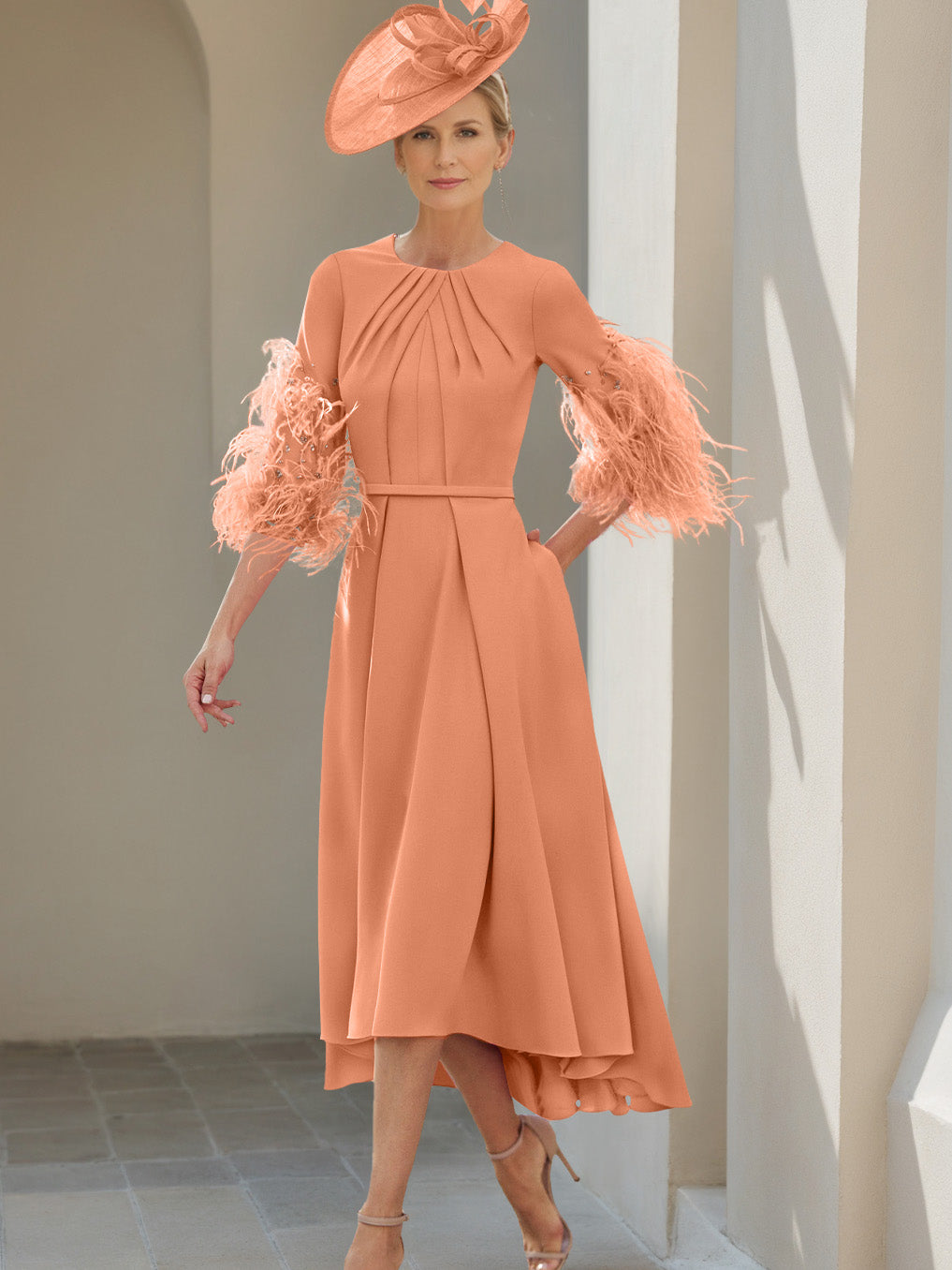 Ligne A/Princesse Scoop Demi-manches Longueur de Thé Robes Mère de La Mariée avec Feathers