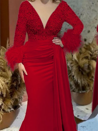 Robe de Mère de la Mariée Sirène/Trompette à Col en V et Manches Longues, Traîne Courte, en Satin avec Plumes Pailletées et Froncées