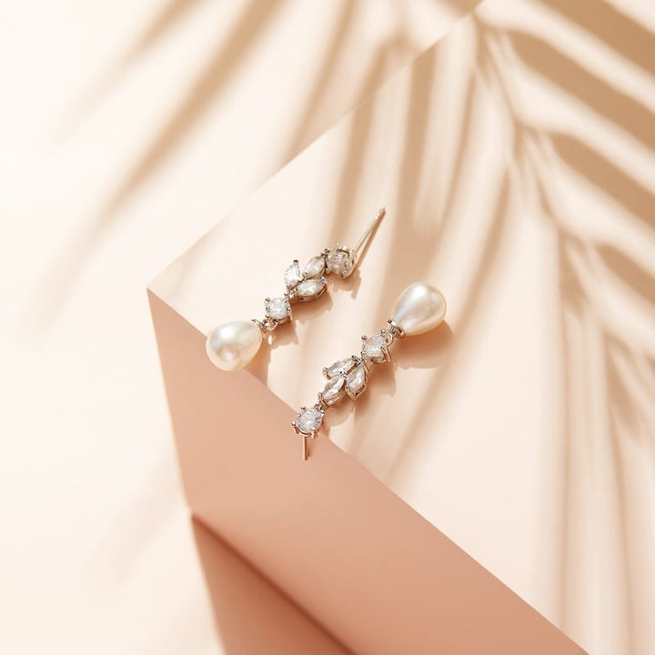 Boucles D'Oreilles Pendantes Élégantes en Zircone Cubique Ovale et Perles