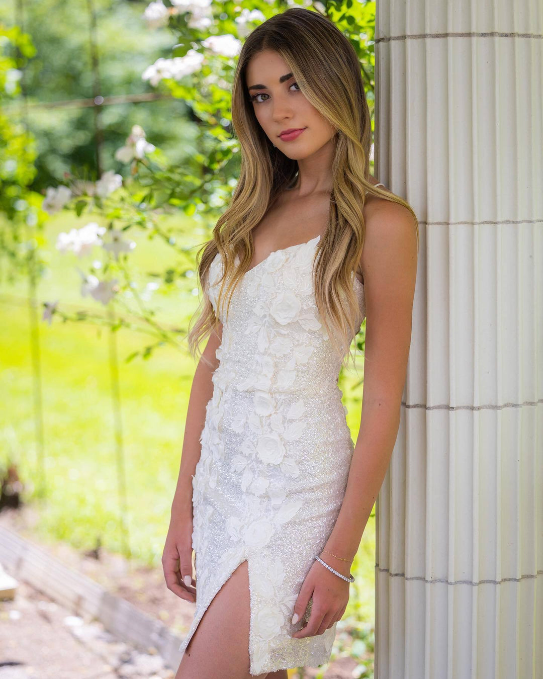 Robe de Soirée Fourreau/Colonne à Bretelles Spaghetti et Décolleté en Cœur Sans Manches avec Appliques et Fente Sur le Côté