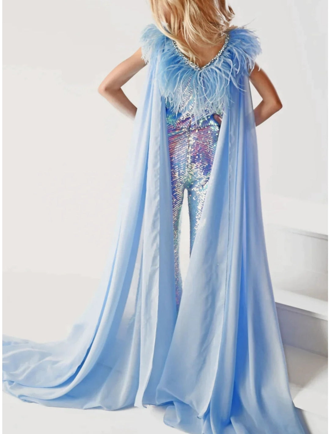 Combinaisons Licorne Arc-En-Ciel Sans Manches à Col en V pour Filles avec Plumes et Traîne Watteau