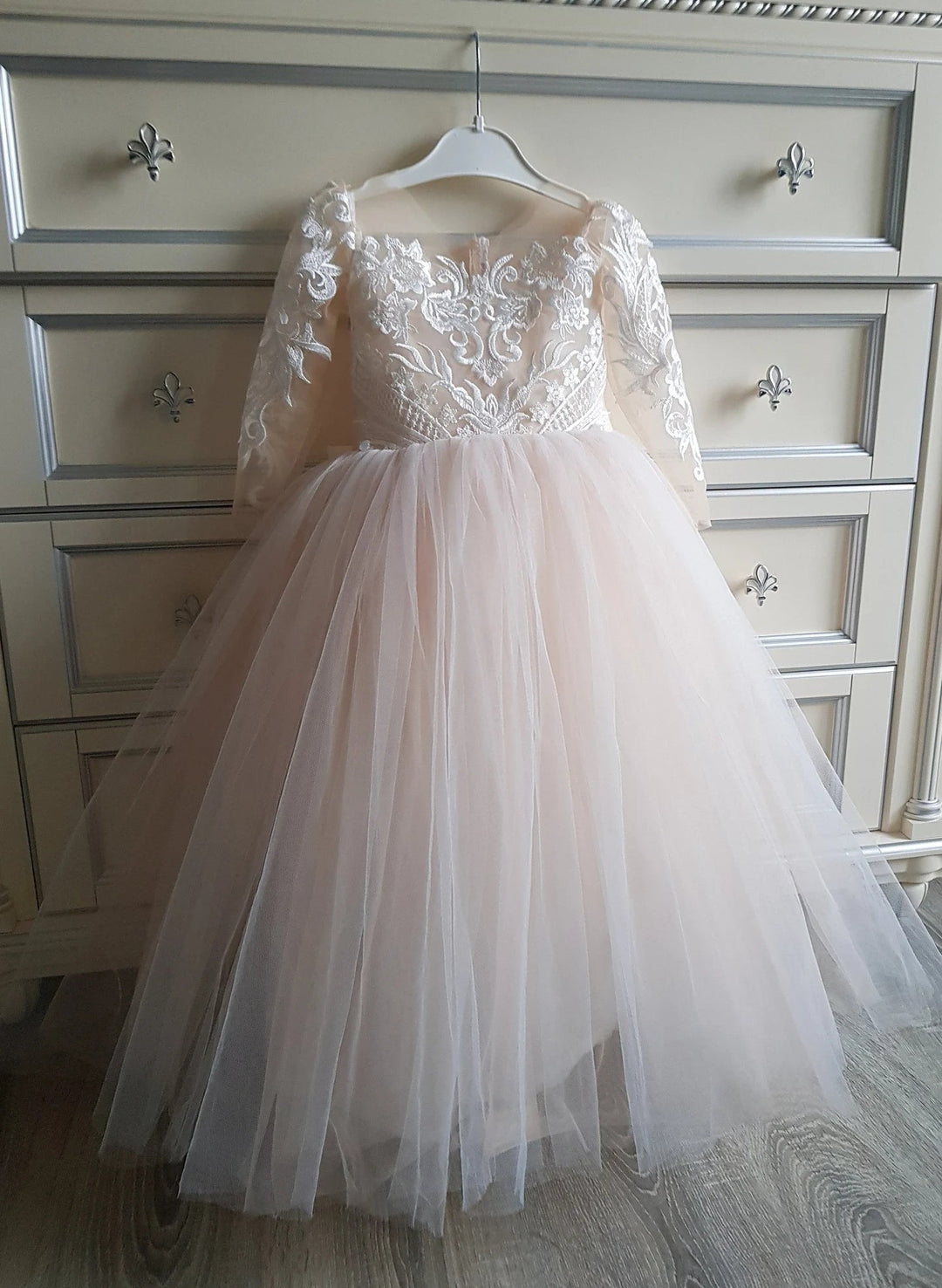 Robe de Demoiselle D'Honneur en Tulle à Col Transparent et Coupe A-Line/Princess avec Appliques et Nœud
