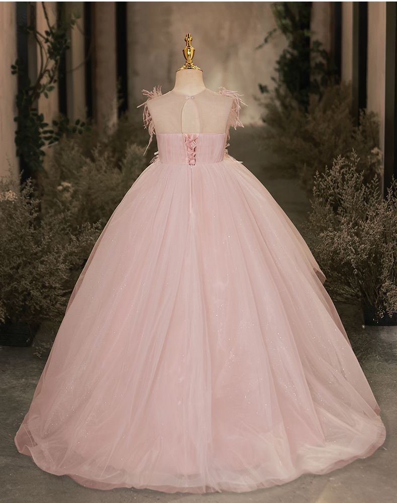 Robes de Demoiselle D'Honneur Sans Manches à Traîne Haute et Basse avec Strass et Plumes