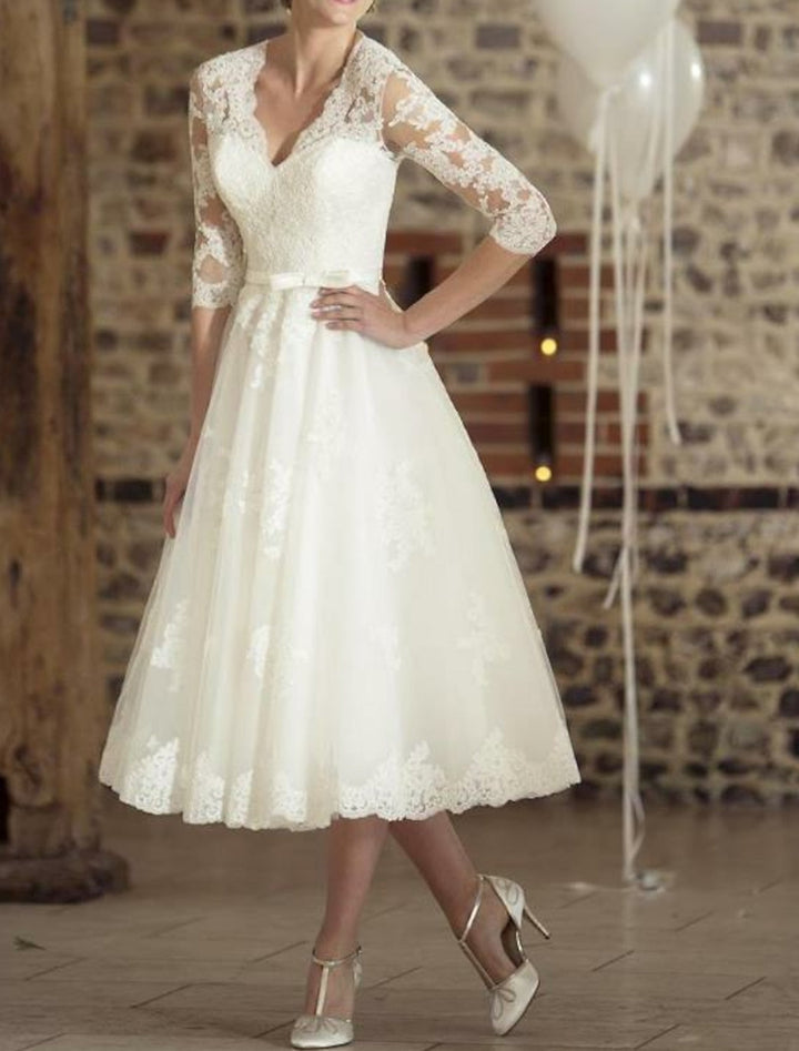 Robe de Mariée en Dentelle Coupe A-Line/Princess à Col en V et Longueur Thé