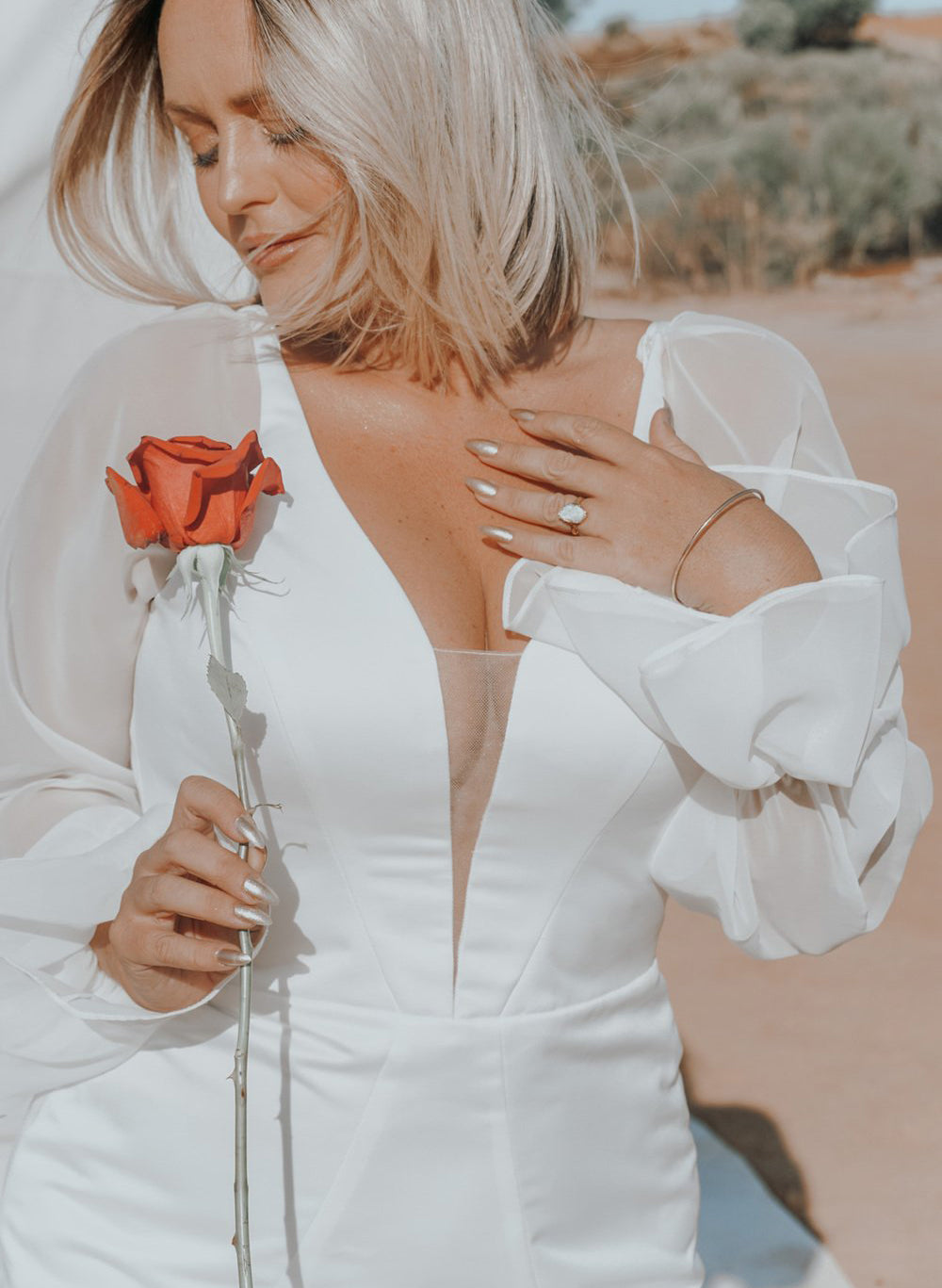 Robe de Mariée Grande Taille à Manches Longues et Col en V, Style Trompette/Sirène