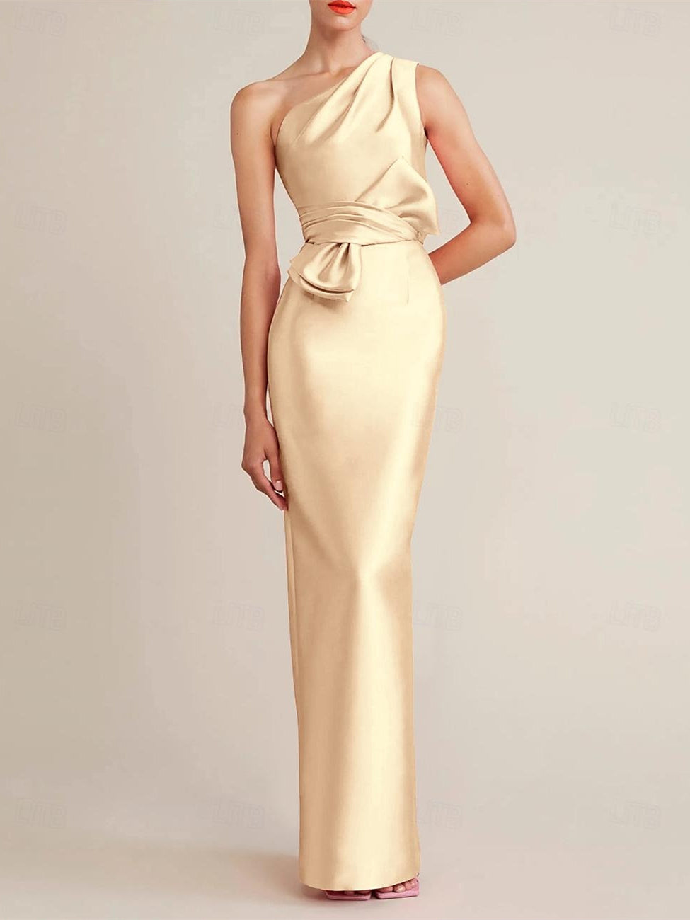Robe D'Invitée de Mariage Fourreau/Colonne Longueur Au Sol Sans Manches Une Épaule en Satin avec Nœud(S) Poche