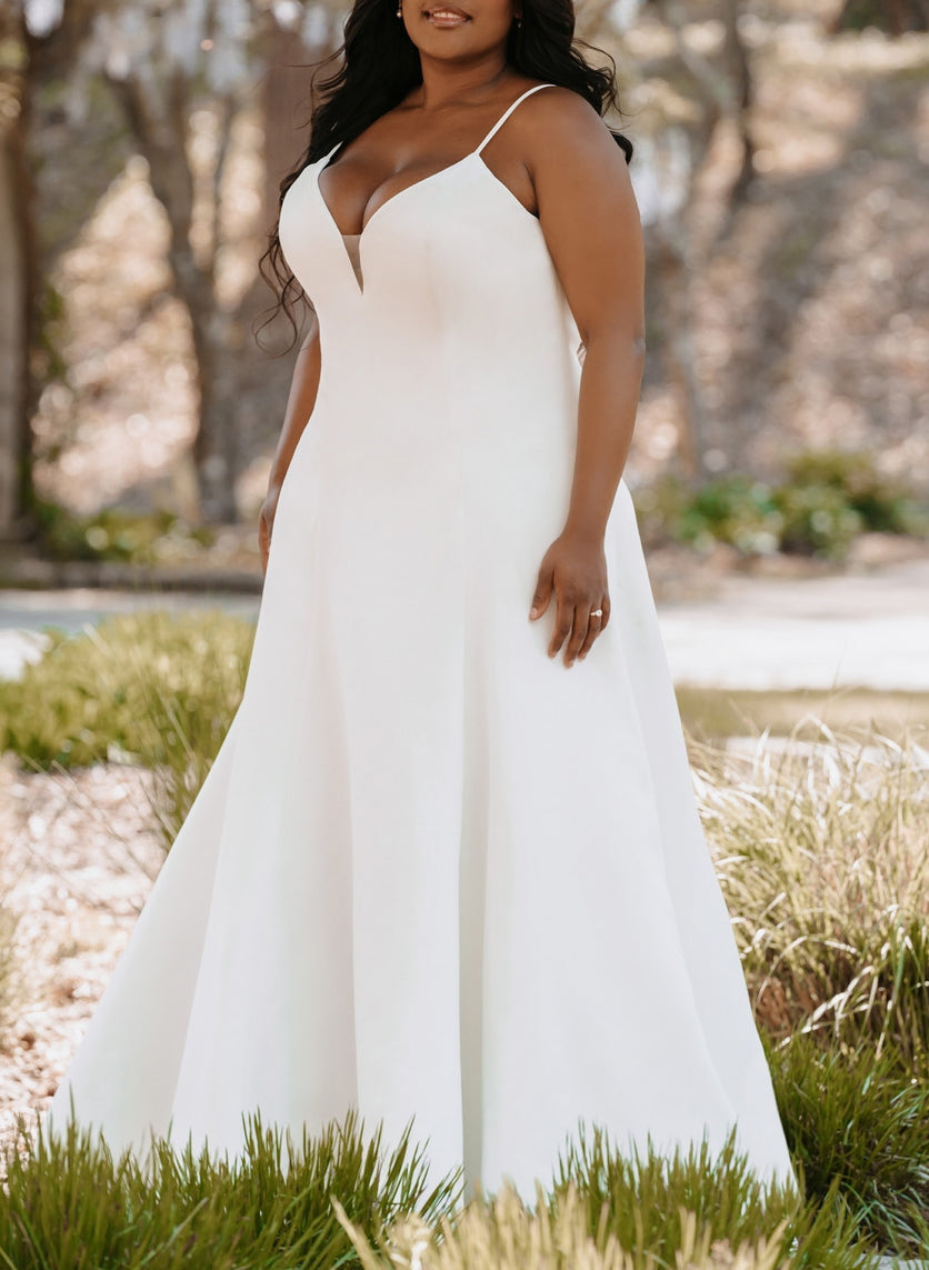 Robe de Mariée Grande Taille à Bretelles Spaghetti et Col en V, Coupe A-Line/Princesse