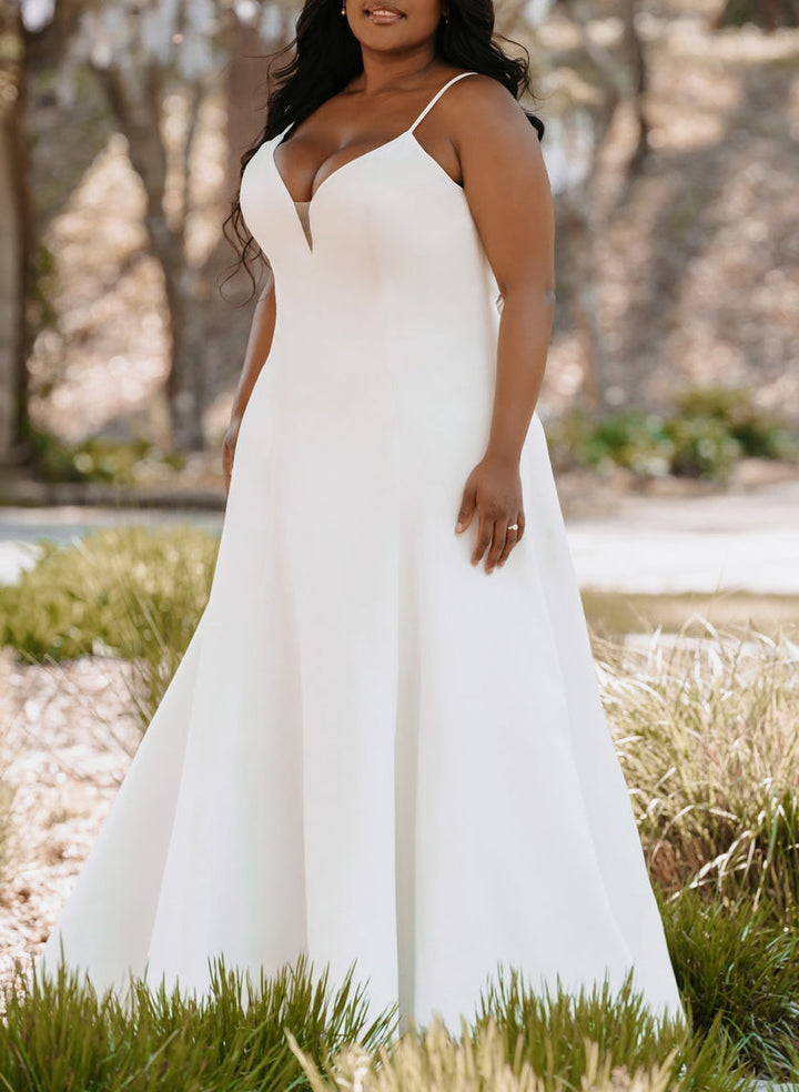 Robe de Mariée Grande Taille à Bretelles Spaghetti et Col en V, Coupe A-Line/Princesse