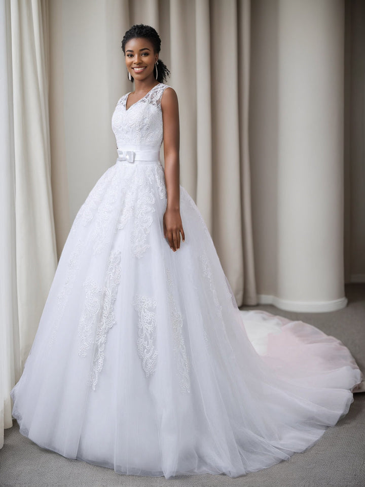 Robe de Mariée Blanche à Col en V Sans Manches avec Appliques et Ceinture à Nœud