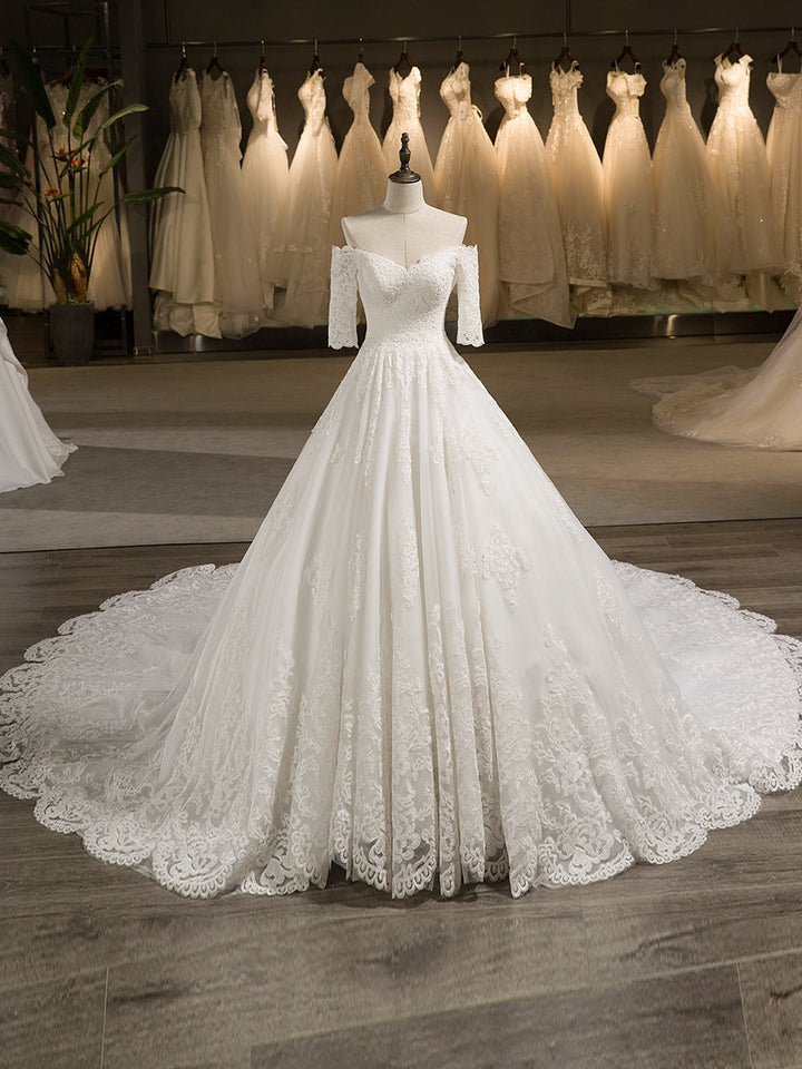 Robe de Mariée Trapèze/Princesse en Tulle à Épaules Dénudées et Manches Mi-Longues avec Appliques en Dentelle