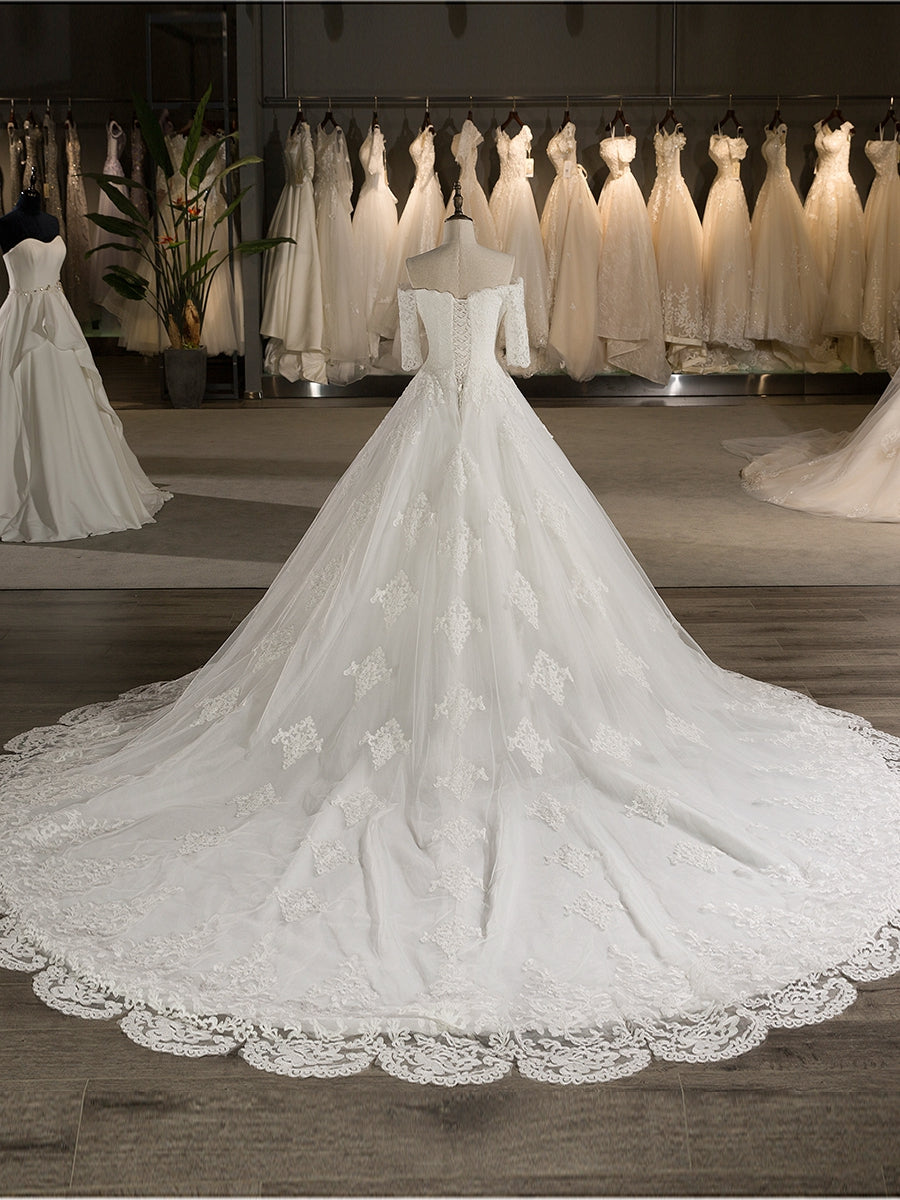 Robe de Mariée Trapèze/Princesse en Tulle à Épaules Dénudées et Manches Mi-Longues avec Appliques en Dentelle