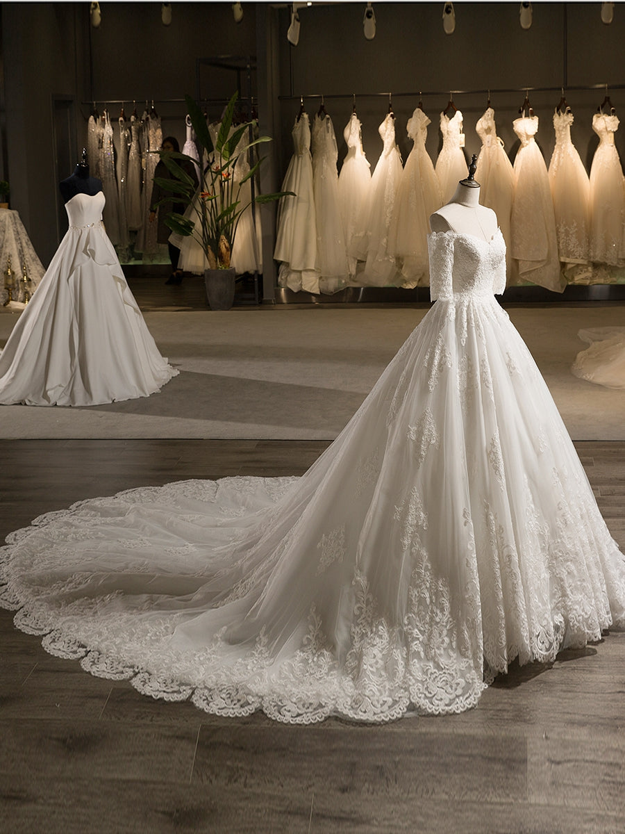 Robe de Mariée Trapèze/Princesse en Tulle à Épaules Dénudées et Manches Mi-Longues avec Appliques en Dentelle