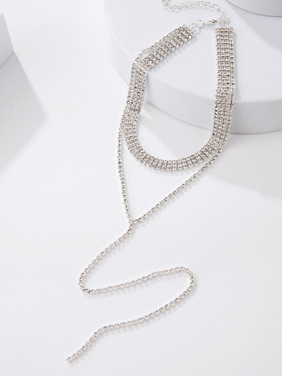 Collier Ras Du Cou Fin Classique et Élégant en Strass