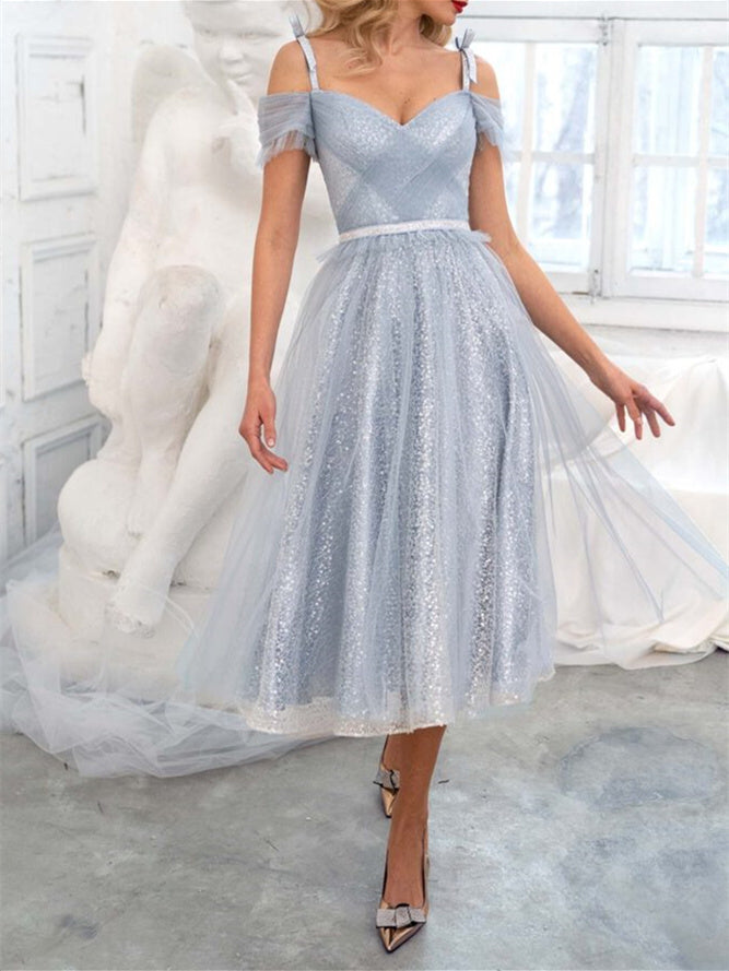Robe de Cocktail A-Line/Princess à Épaules Dénudées et Manches Courtes Au Genou avec Paillettes