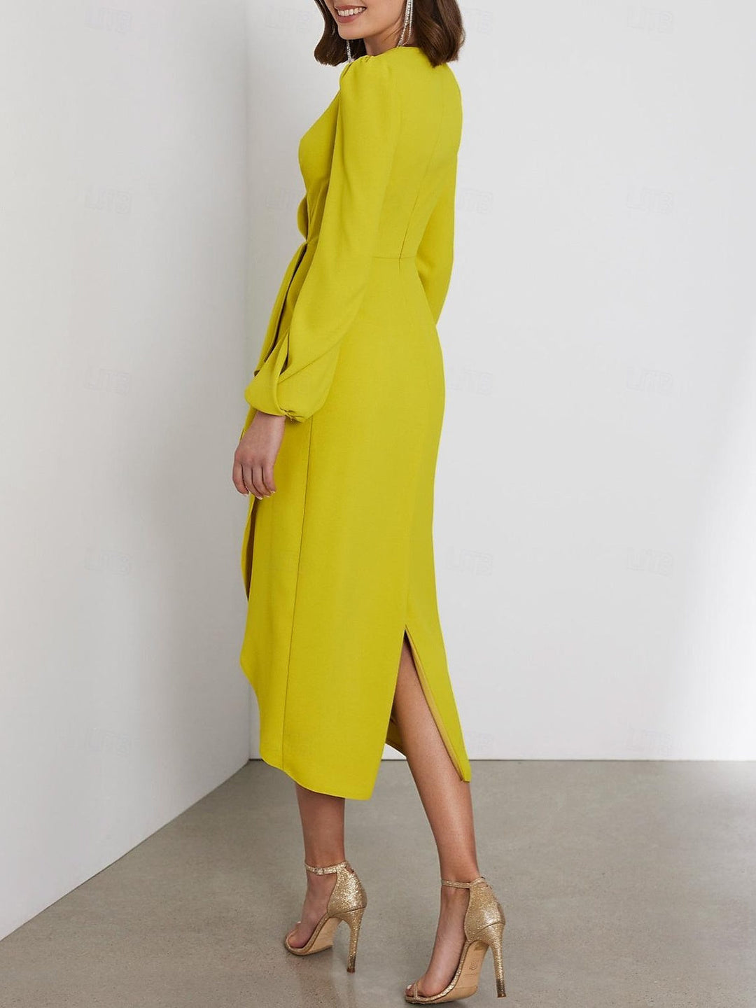 Robe de Mariée Asymétrique à Col en V et à Plis, Coupe Fourreau/Colonne