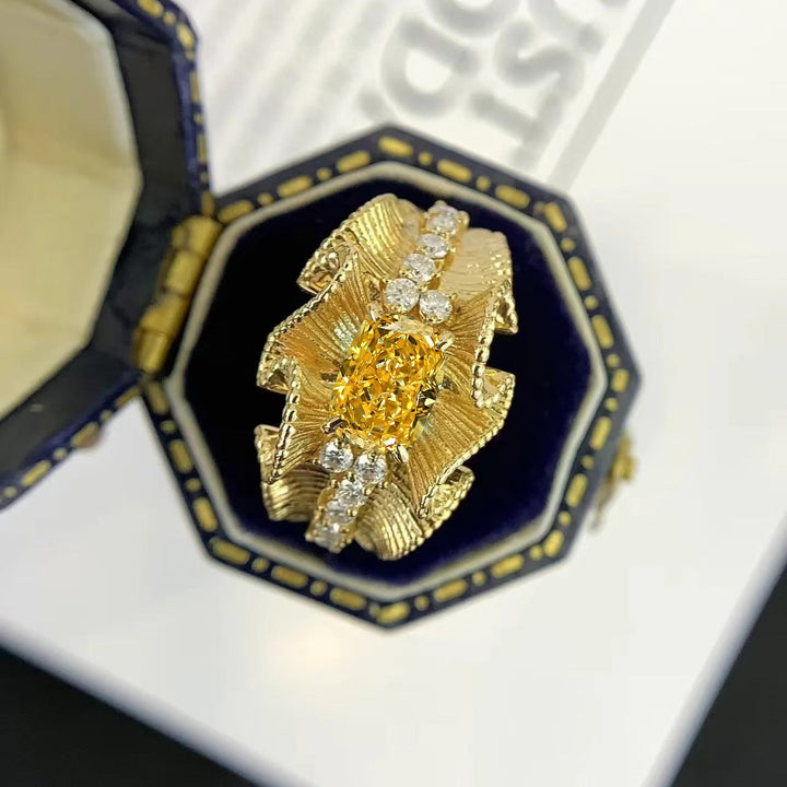 Bague Vintage En Or Forgé Avec Volants En Dentelle Et Diamants Jaunes Pour Femme