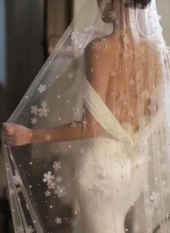 Voiles de Mariage Cathédrale à Un Niveau avec Bordure Coupée et Fausse Perle