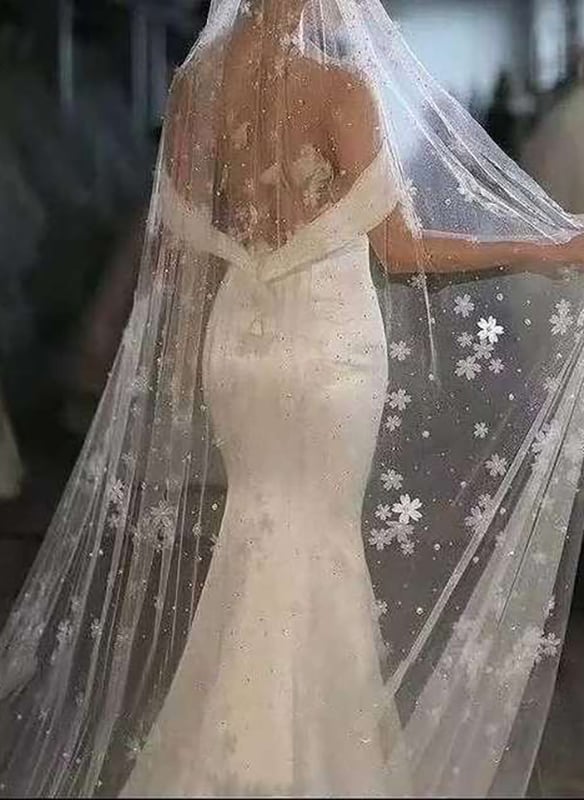 Voiles de Mariage Cathédrale à Un Niveau avec Bordure Coupée et Fausse Perle