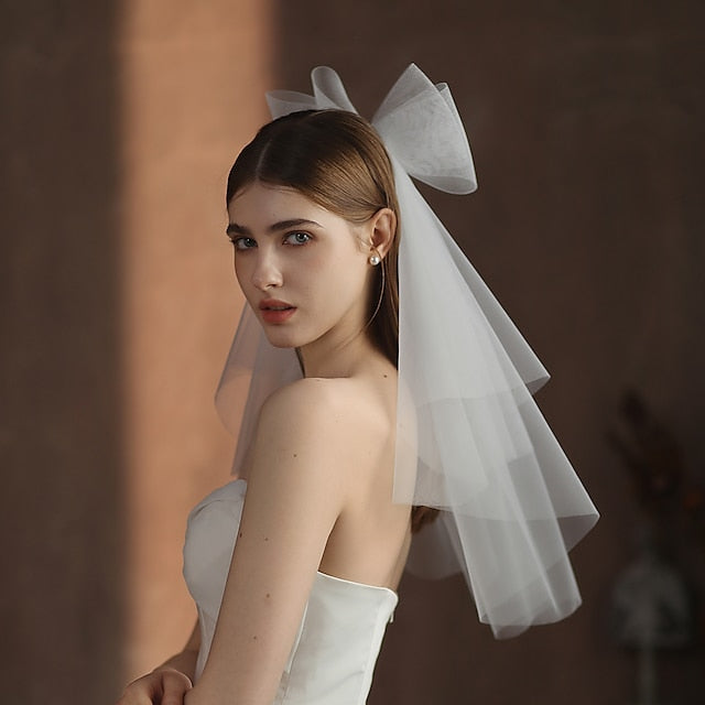 Voiles de Mariage Mignons à Deux Niveaux Voiles de Coude avec Tulle de Couleur Pure