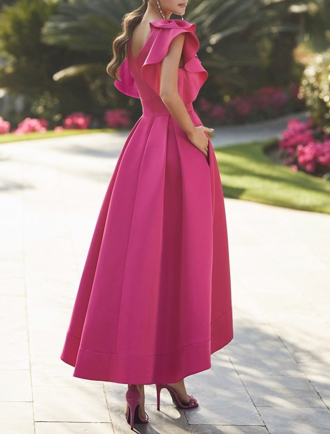 Robe de Bal Asymétrique à Col en V et Coupe Princesse