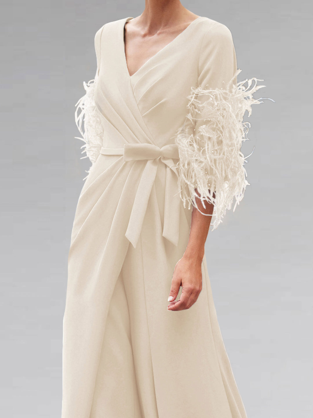 Col en V Feathers Sleeves Longueur de La Cheville Mère Of The Mariée Jumpsuit avec Noeud Papillon