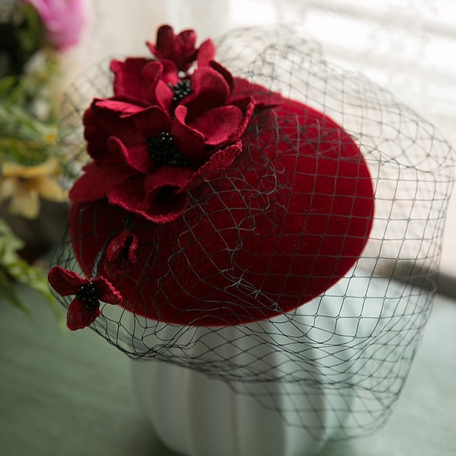 Chapeau de Mariage D'Automne Chapeau Pilulier Course de Chevaux Journée Des Dames Melbourne Cup Cocktail Royal Astcot Fleur Élégant avec Coiffe en Tulle Floral