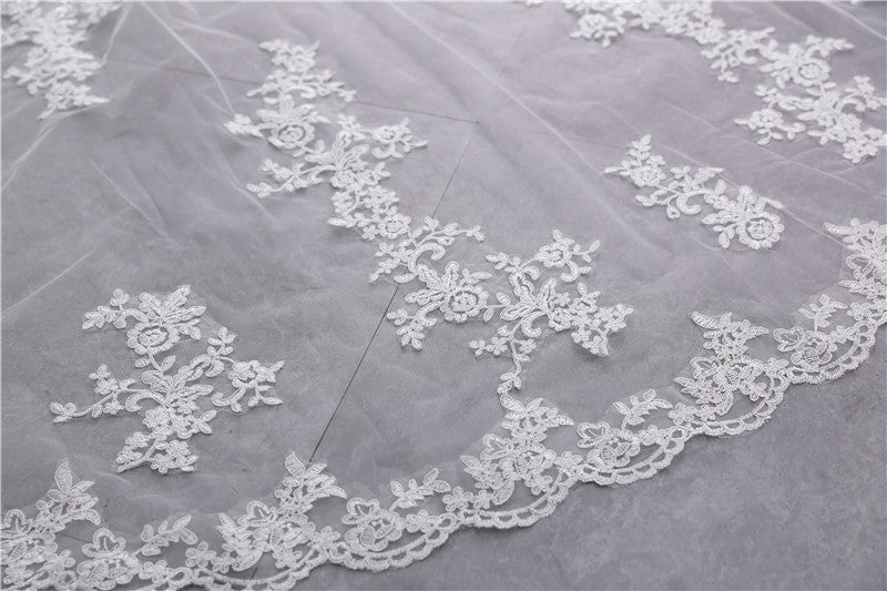 Voile de Mariée Élégant à Deux Niveaux avec Appliques