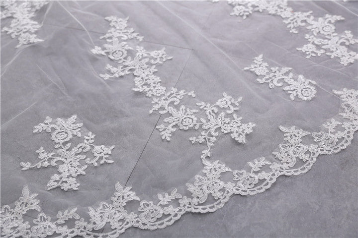 Voile de Mariée Élégant à Deux Niveaux avec Appliques
