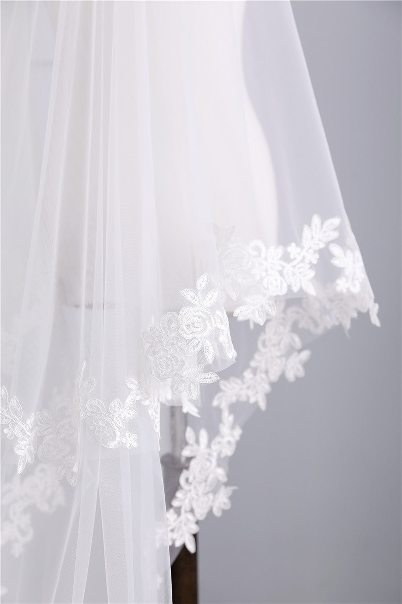 Voile de Mariée Long en Dentelle à Deux Niveaux avec Appliques