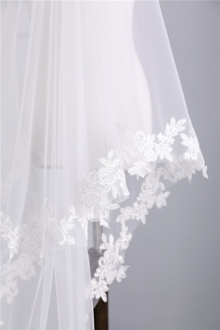 Voile de Mariée Long en Dentelle à Deux Niveaux avec Appliques