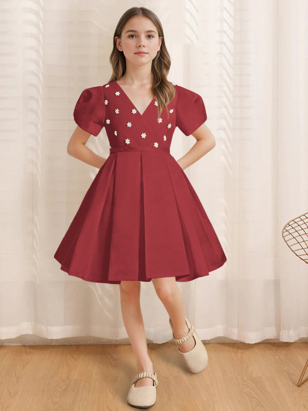 Robe de Demoiselle D'Honneur Coupe A-Line/Princesse, Col en V, Manches Courtes, Longueur Genou, avec Appliques