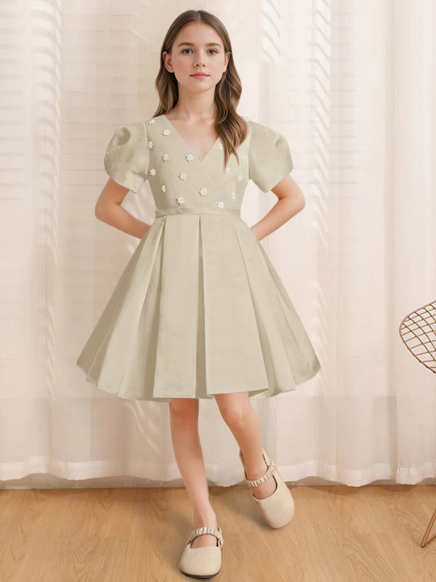 Robe de Demoiselle D'Honneur Coupe A-Line/Princesse, Col en V, Manches Courtes, Longueur Genou, avec Appliques