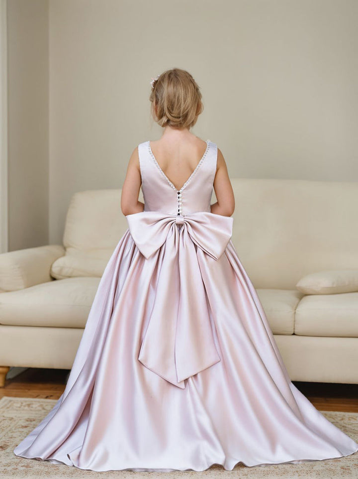 Robe Rose en Satin Sans Manches avec Décolleté Perlé et Nœud