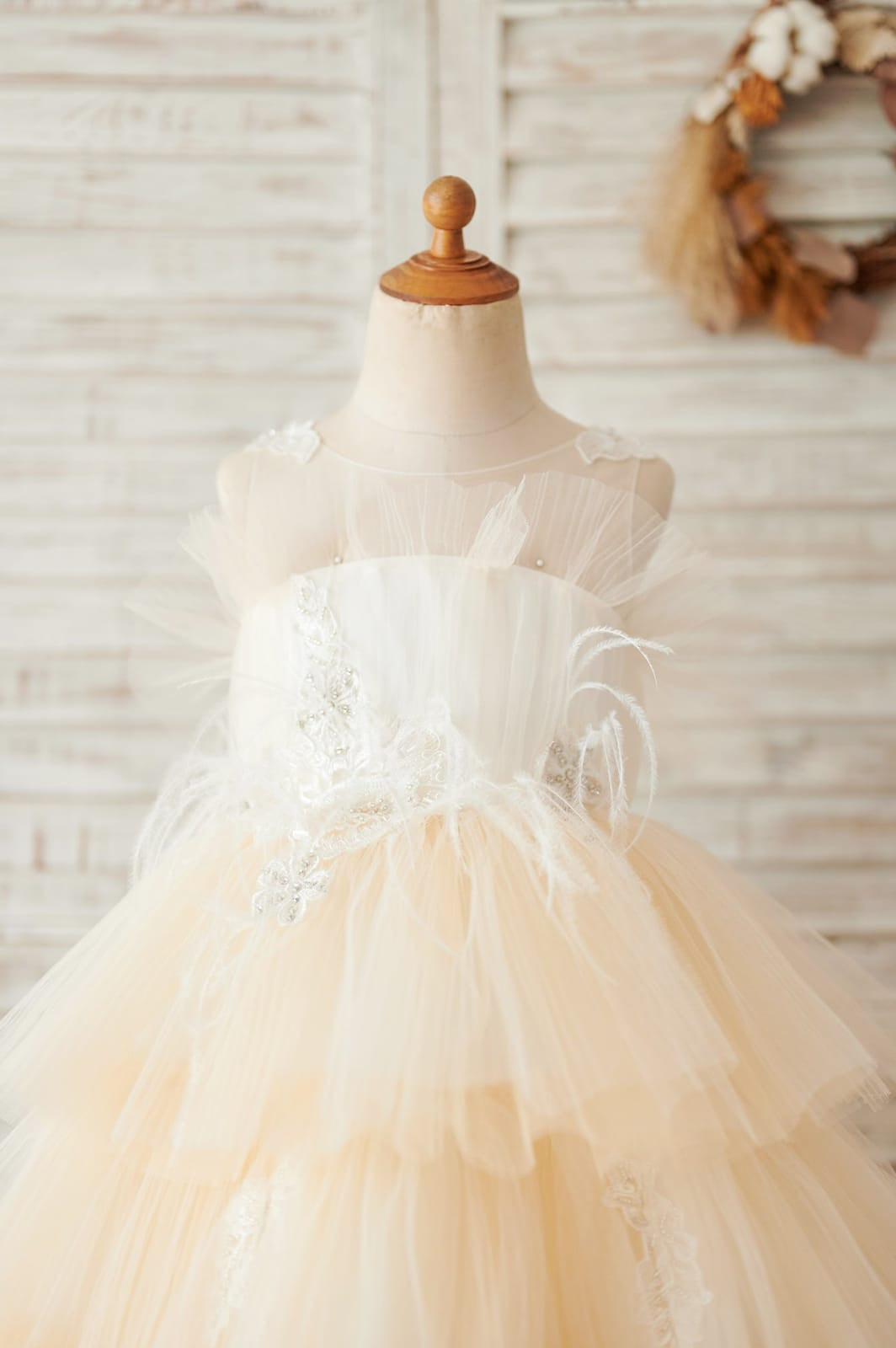 Robe de Demoiselle D'Honneur en Tulle Satiné Longueur Genou Couleur Champagne