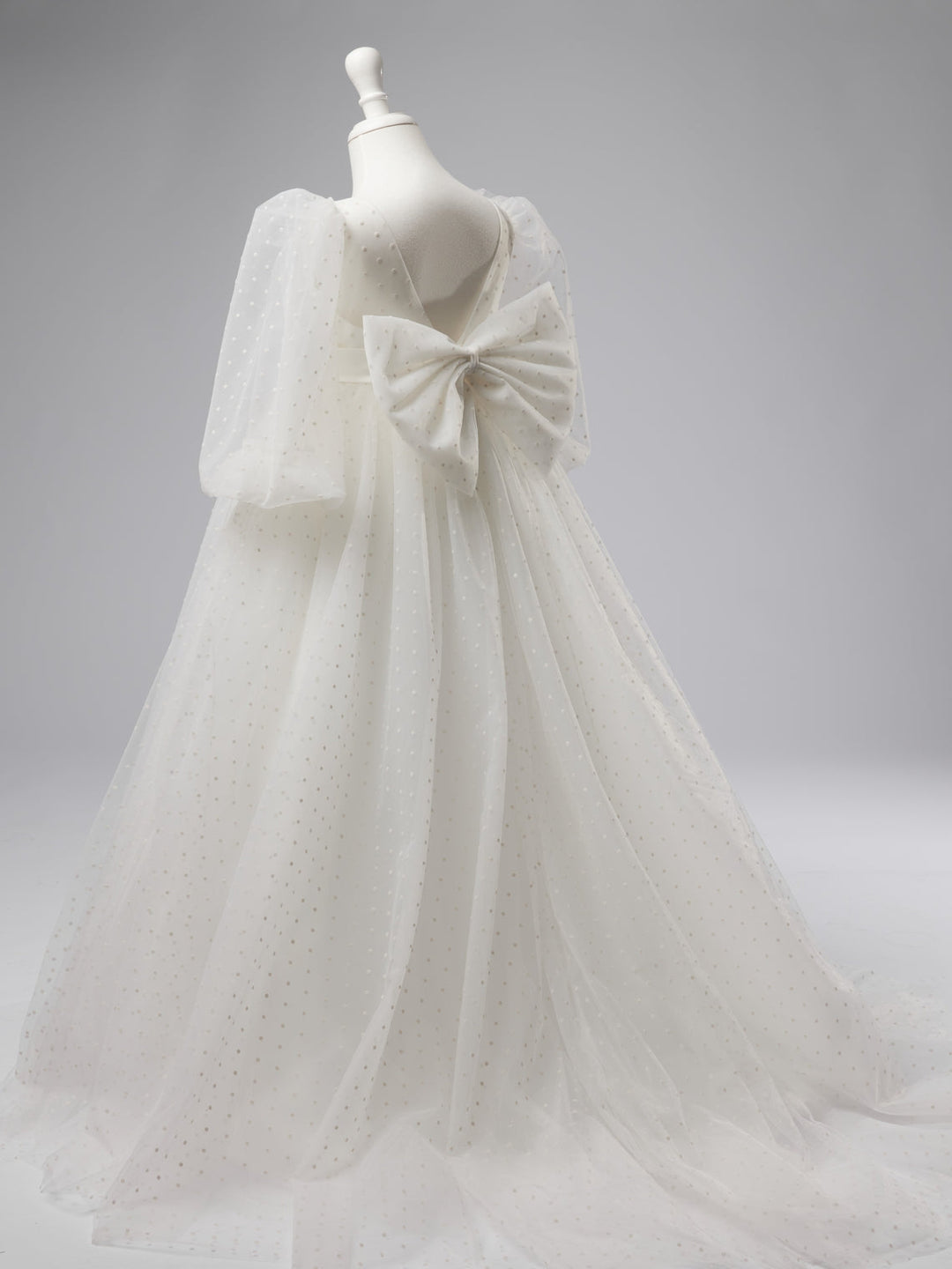 Robe de Demoiselle D'Honneur Élégante à Pois en Tulle à Manches Bouffantes et Traîne à Balayage pour Première Communion