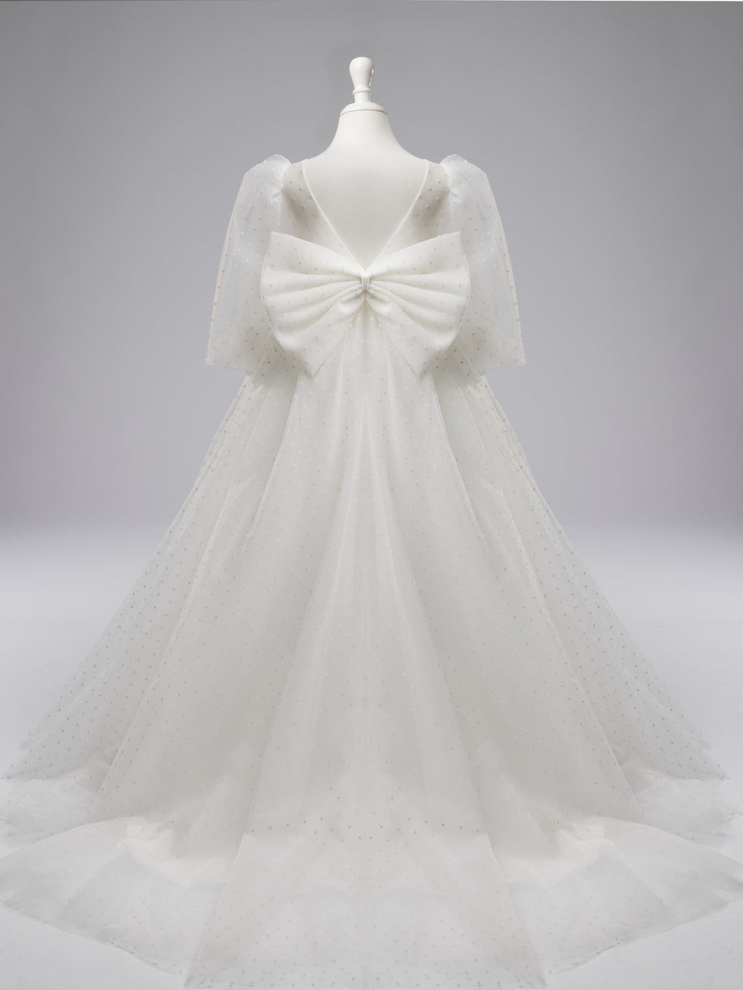 Robe de Demoiselle D'Honneur Élégante à Pois en Tulle à Manches Bouffantes et Traîne à Balayage pour Première Communion
