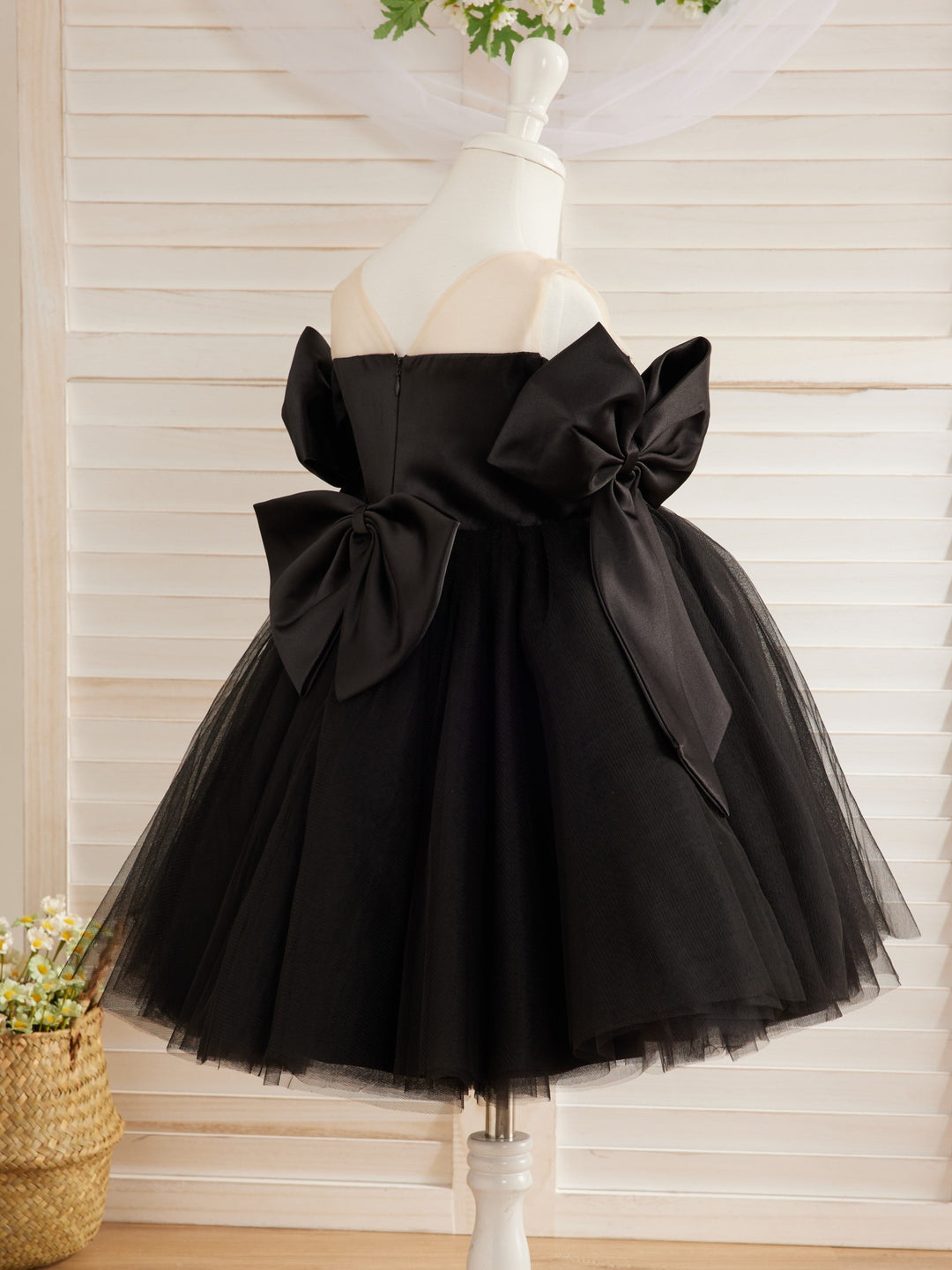 Robe Bébé Fille en Tulle Noir à Épaules Dénudées et Longueur Genou